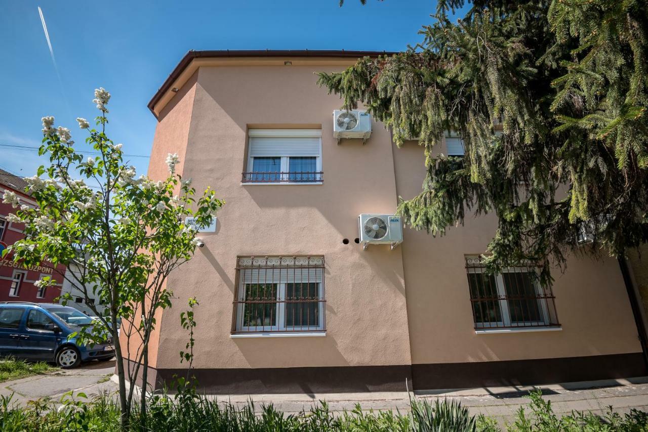 Mokka Apartman Szeged Exterior foto